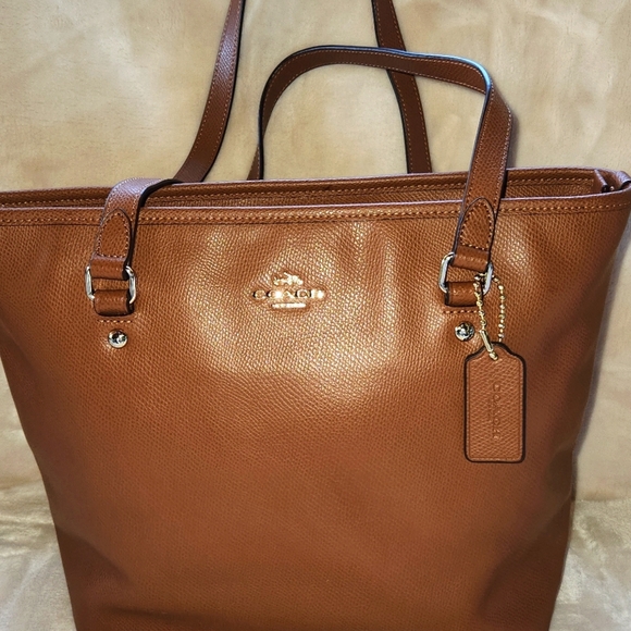 Handbags - Coach Beautiful leather bag